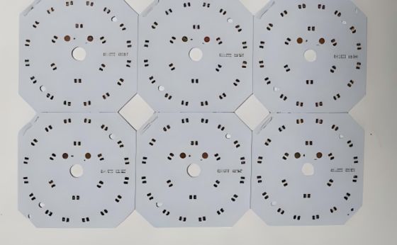 अच्छा मूल्य 1 Layer LED PCB Board With Aluminium Base Board 1OZ And White Soldermask ऑनलाइन